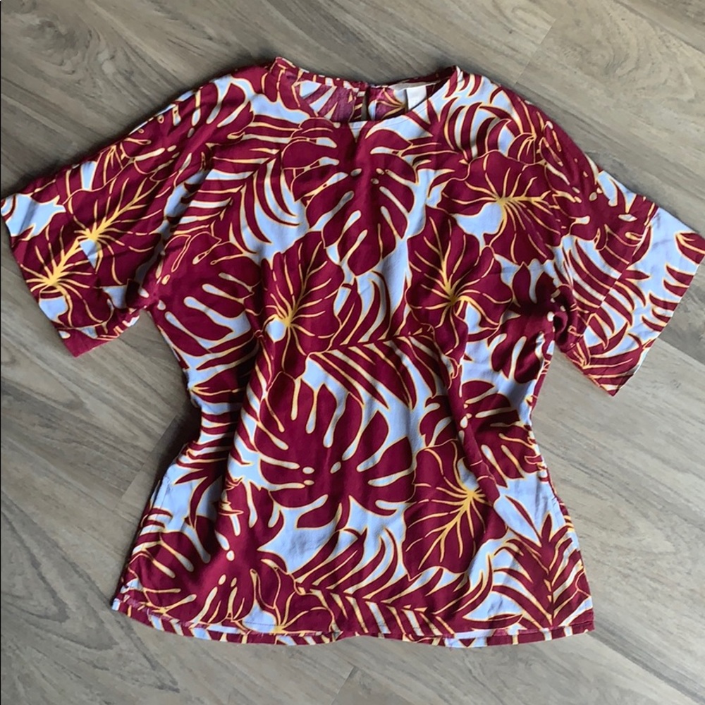 H&M Floral Short Sleeve Blouse w Back Keyhole